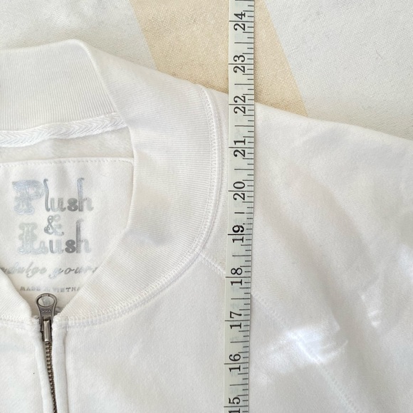 Victoria’s Secret (Plush & Lush) Fleece Bomber Mid Puffer Sleeve *Note on spot - Picture 10 of 16